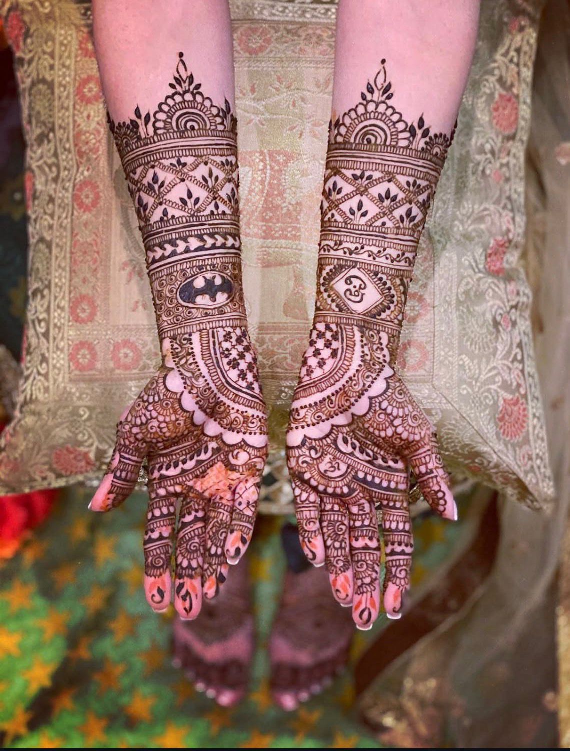 mehndi-bridal-hands-dark