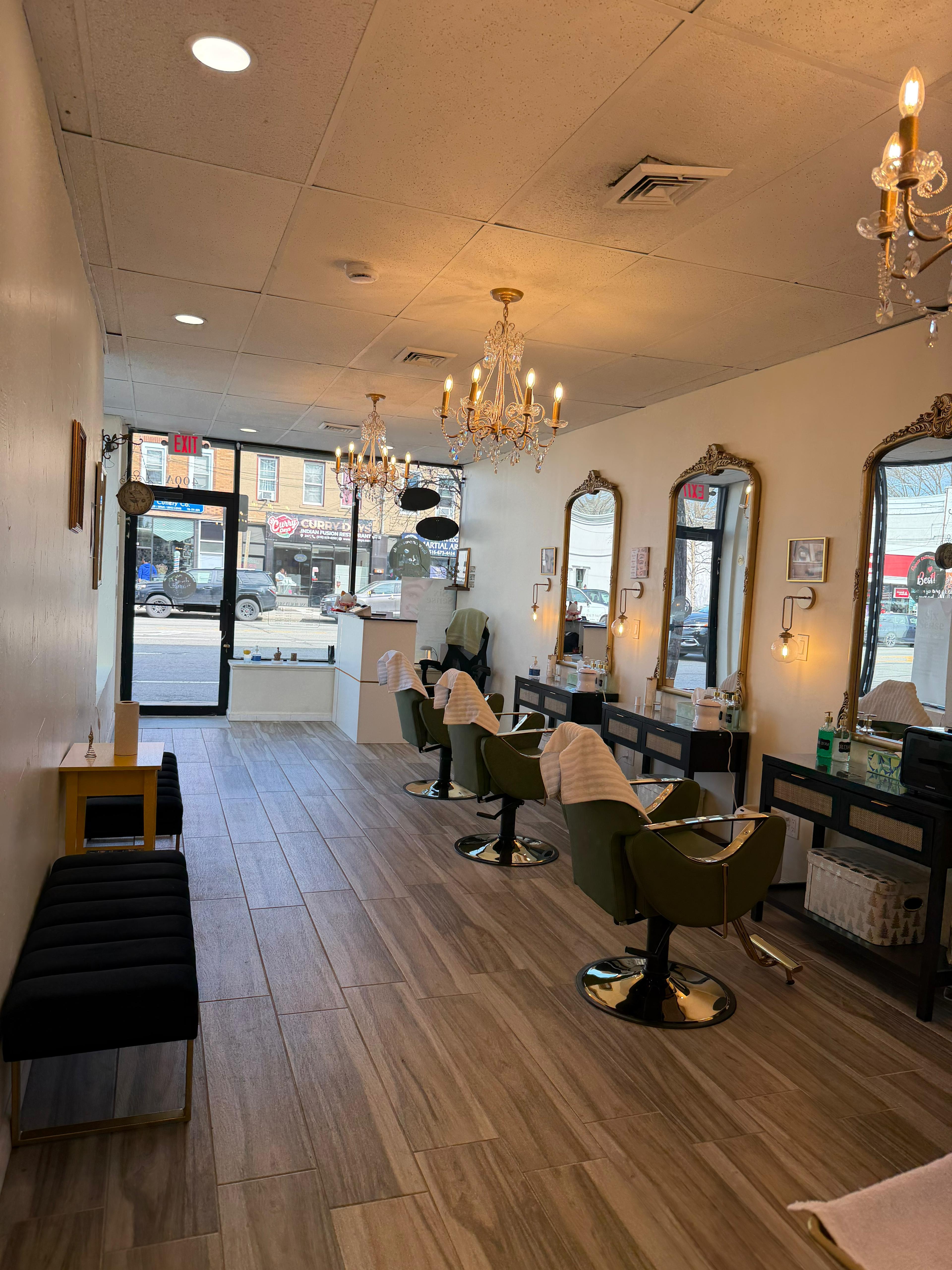 salon-chairs-area-1